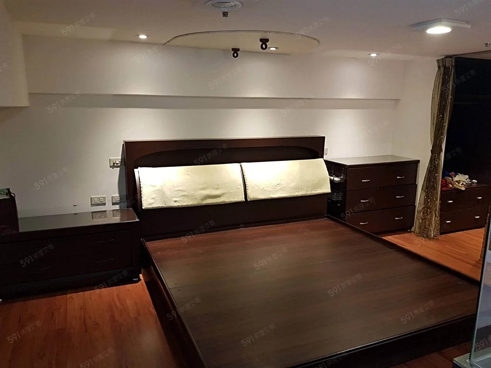 【西門町稀有精品樓中樓】4.5米挑高｜露台｜雙衛浴｜Jacuzzi｜捷運3分鐘 - 4