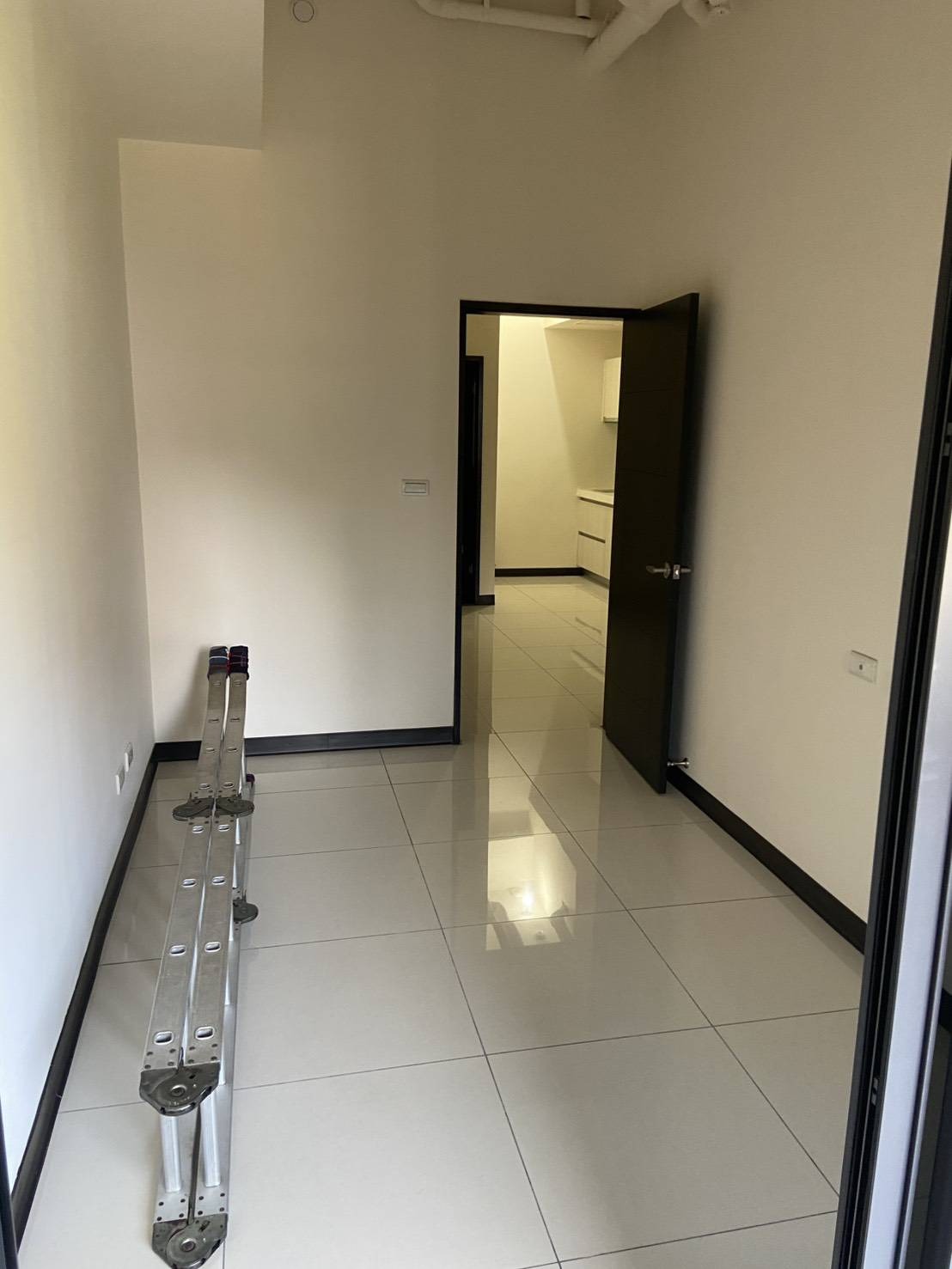 五股區成泰路黃金雙層 一樓當店面/二樓當住家 - 6