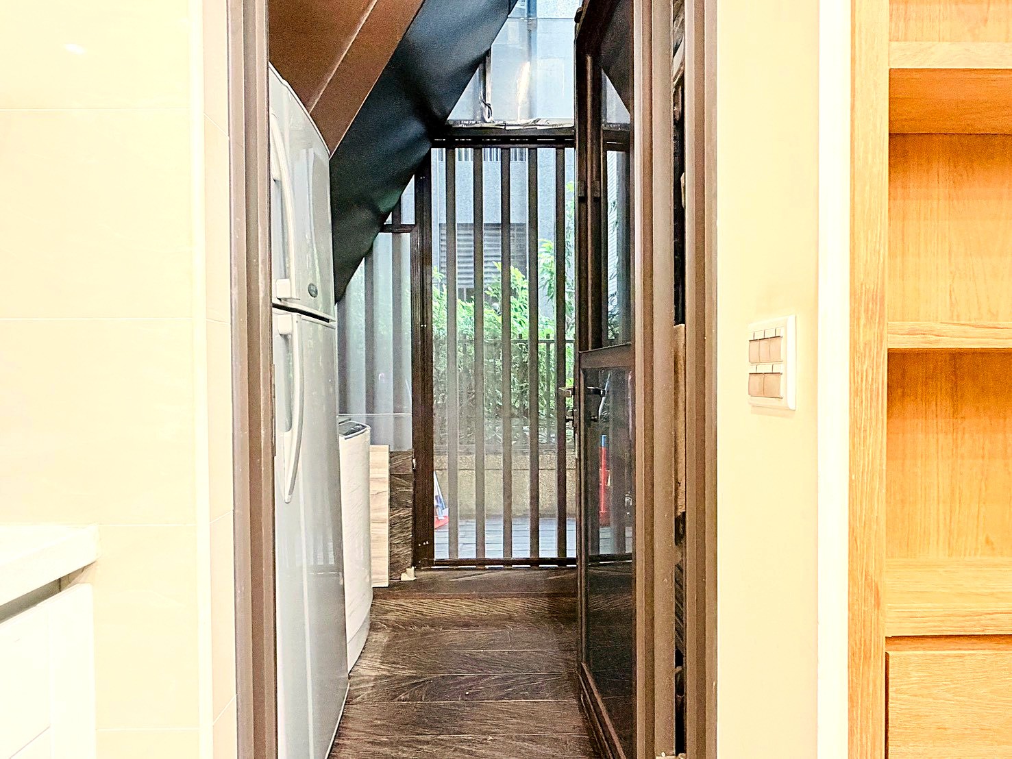 可租補報稅｜新店區公所站7分 6米挑高樓中樓 36,000｜溫水泳池・三樓空中花園・5.5坪前院 - 10