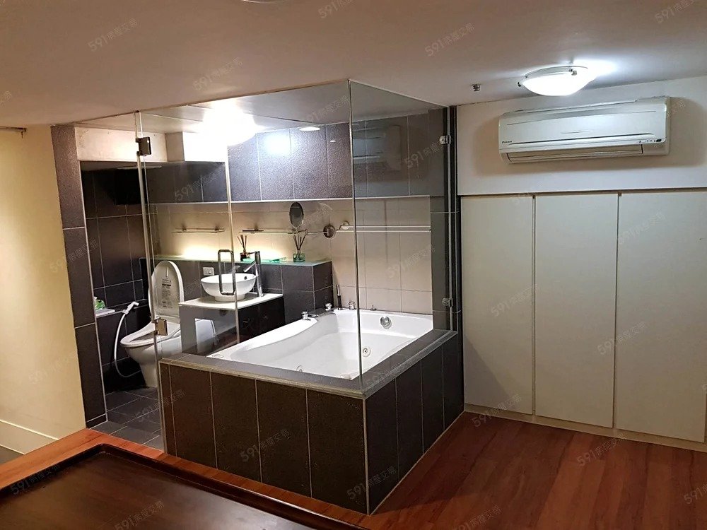 【西門町稀有精品樓中樓】4.5米挑高｜露台｜雙衛浴｜Jacuzzi｜捷運3分鐘