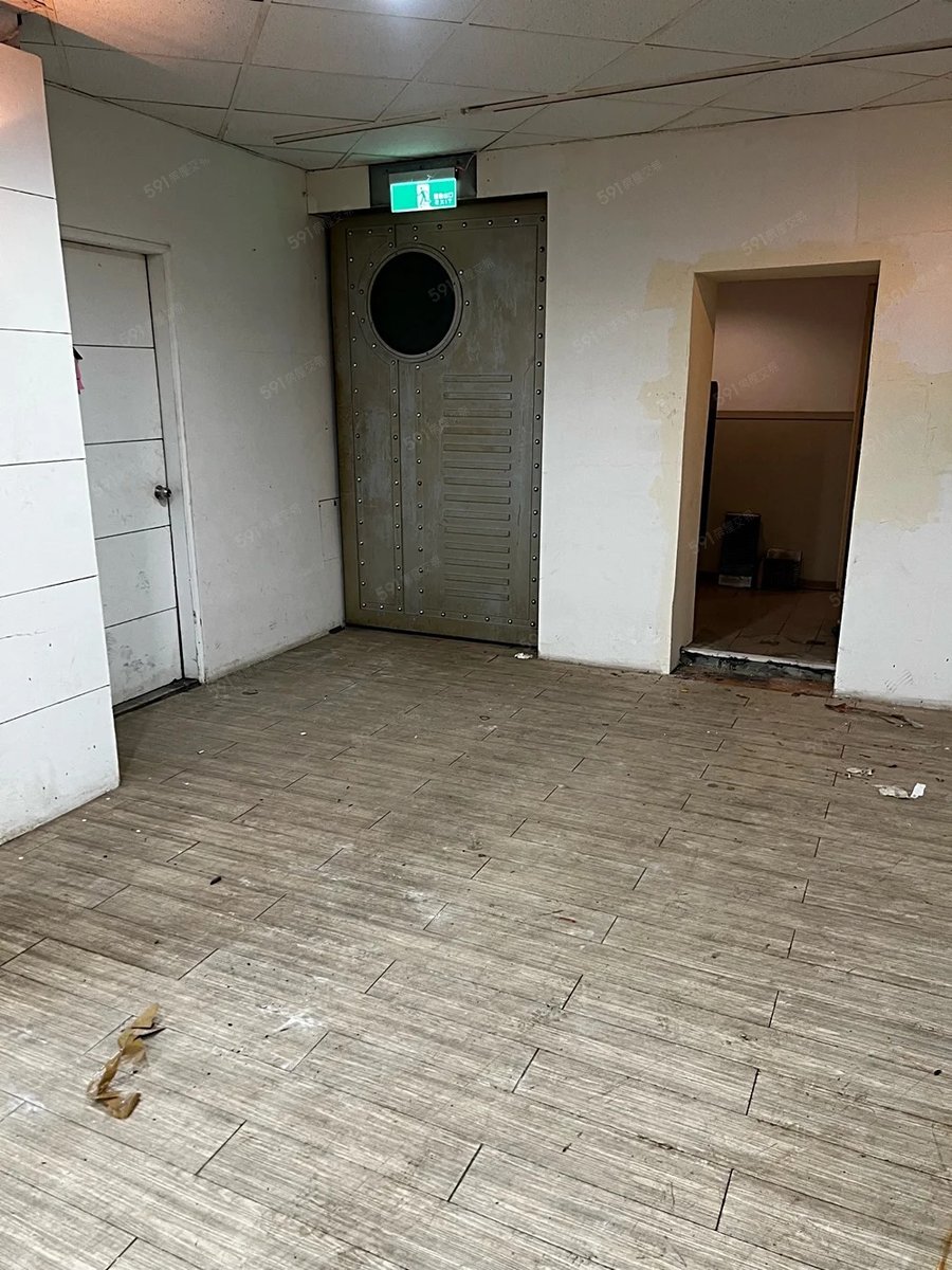 中正紀念堂捷運站 黃金熱鬧地段寧波西街B1